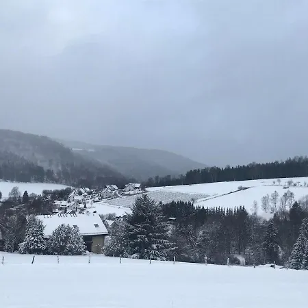 Familie Willems 3 アパート